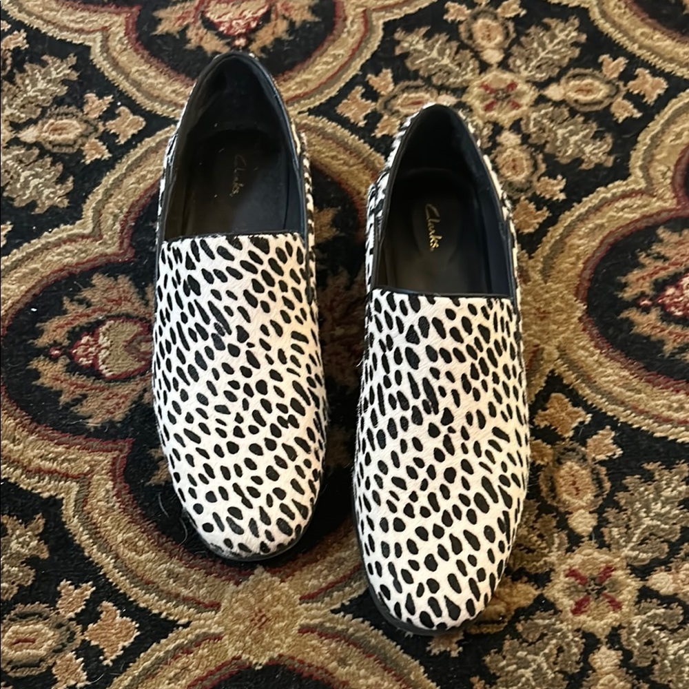 Clarks Black and White Flats